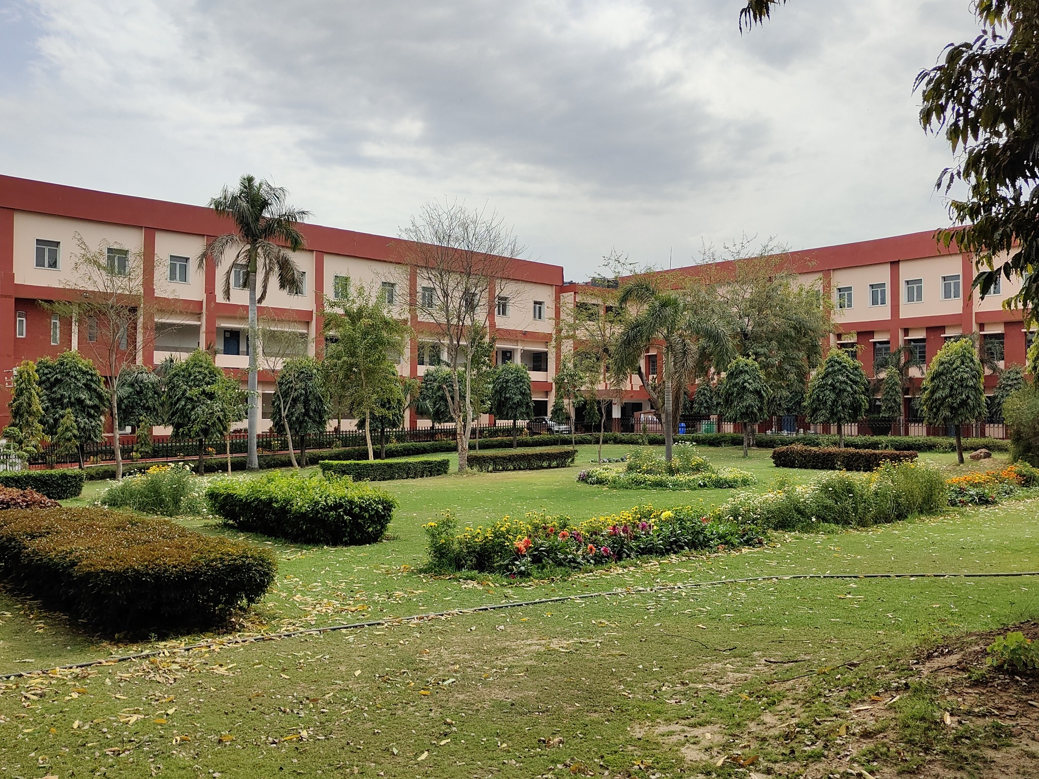 Atma Ram Sanatan Dharma College