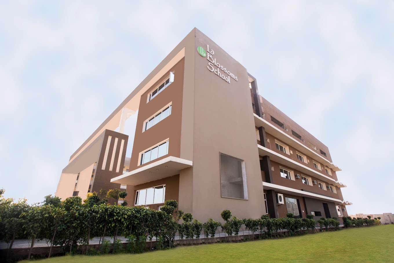La Blossoms School