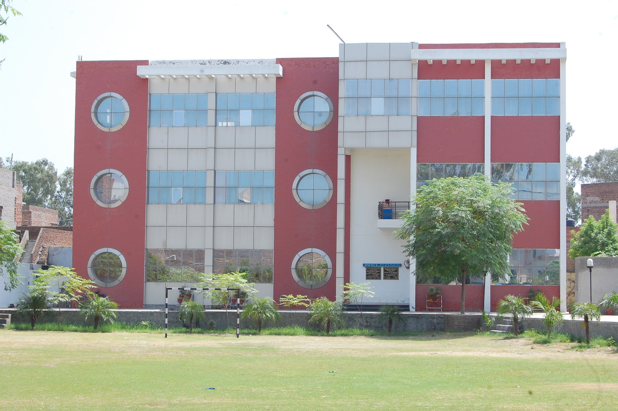 Lala Ishar Dass Gumber DAV Centenary Sen. Sec. Public School