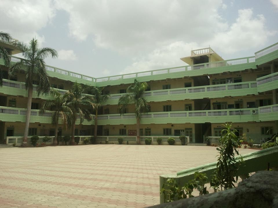 Shri Gujarati Samaj Ajmera Mukesh Nemichandbhai English Medium School