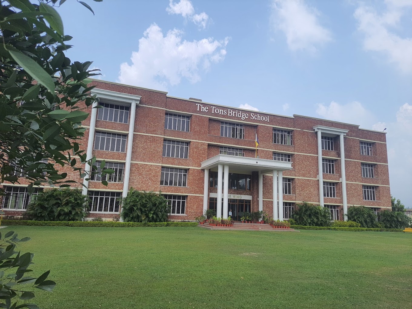 The Tons Bridge School