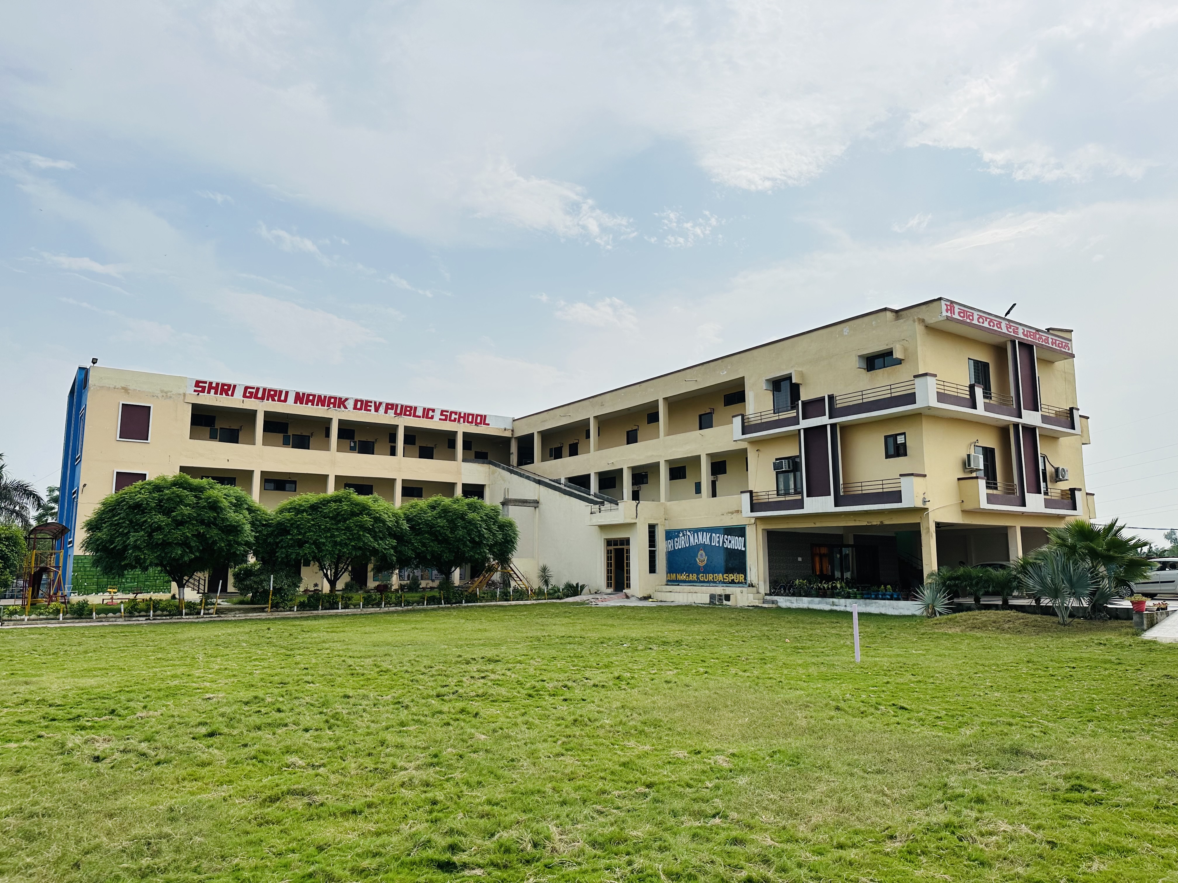 Shri Guru Nanak Dev Public School, Ramnagar