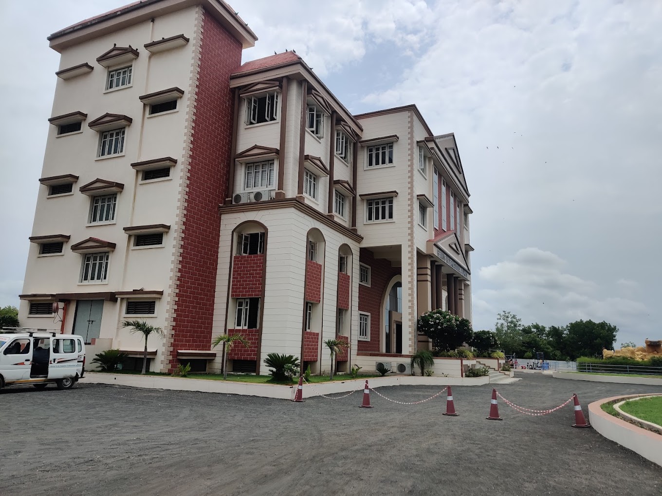 Genius International School