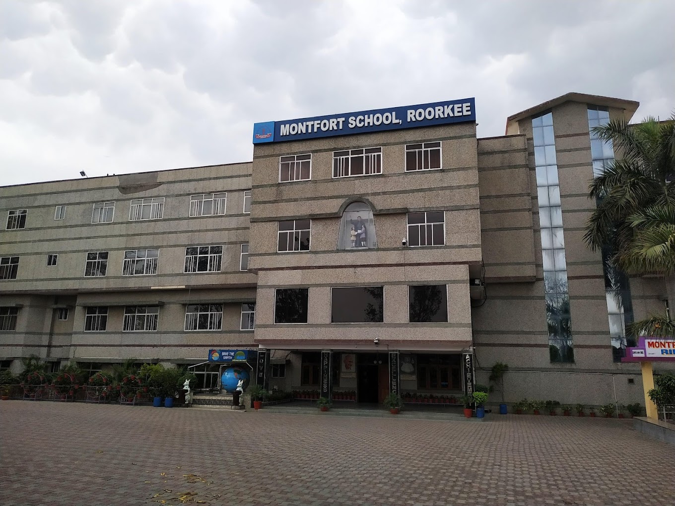 Montfort School
